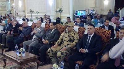 صور| محافظ الغربية يقدم 24 شهادة أمان لعائلات الشهداء في احتفالات عيد تحرير سيناء