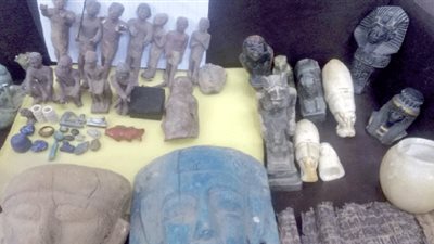 فيديو| شرطة السياحة تضبط 353 قطعة أثرية قبل تهريبها بالمنيا