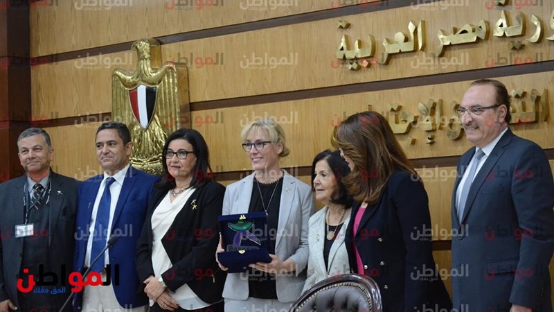 لحظة توقيع البروتوكول