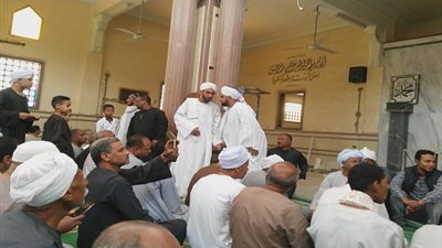 صور| شاب أرمينى يعتنق الإسلام وسط تكبيرات الأهالي فى مسجد أحمد ابن إدريس بالأقصر