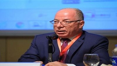 وزير الثقافة السابق: 