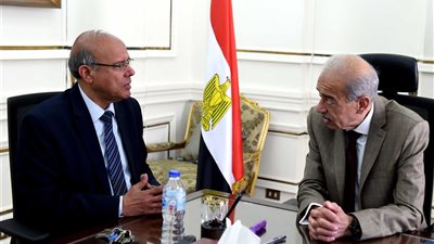 شريف إسماعيل يجتمع برئيس هيئة الأرصاد لبحث آخر تطورات الأحوال الجوية في مصر