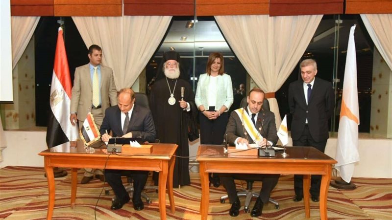 اجانب من توقيع اتفاقية