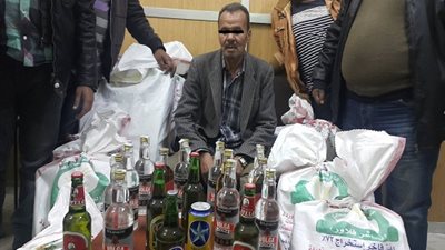القبض على عامل بحوزته مواد كحولية دون ترخيص بكفر شكر
