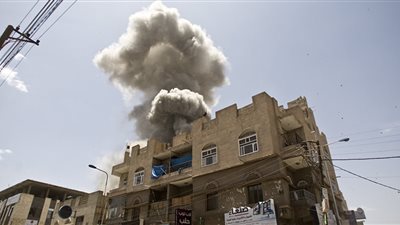 مصرع شخص وإصابة آخر في غارات التحالف على اليمن 