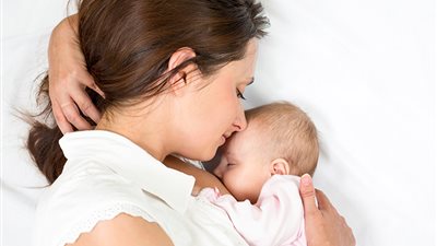 الرضاعة الطبيعية قلعة لوقاية طفلك
