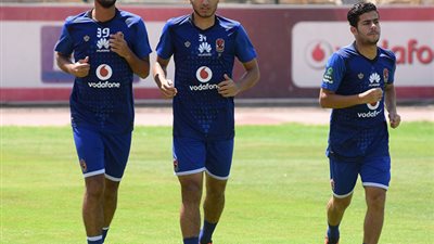 تدريبات منفردة لثنائي الأهلي 