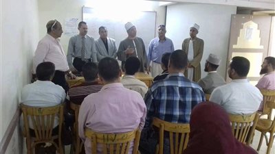 مدير إدارة سوهاج الأزهرية يتفقد دورة 