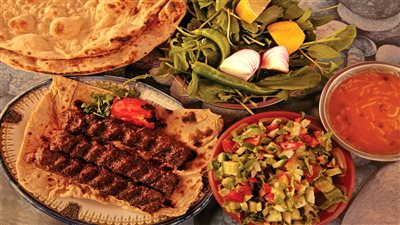 مين مش بيحب الأكل .. تعرف على أبرز نقاد الطعام في مصر
