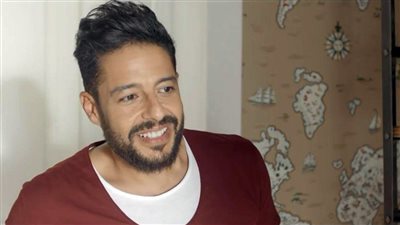 محمد حماقي يروج لشركة 