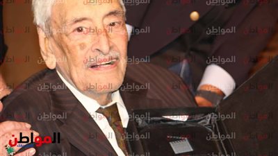 صور| شهادة تقدير للفنان جميل راتب عن مجمل أعماله في 