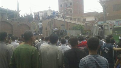 صور| مصرع نجار في انهيار مسجد بالشرقية ومستشفى بلبيس تسلم الجثمان لأسرته