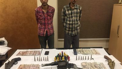 ضبط عاطل ومسجل خطر لاتجارهم في الأسلحة النارية بالمرج