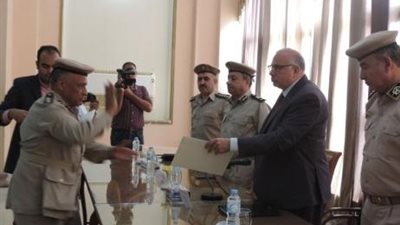 صور| تكريم رجال الشرطة المتميزين في 3 مديريات الأمن