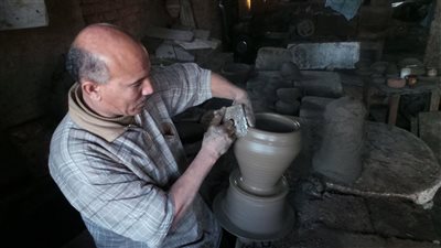 صور| الفواخر.. حرفة مصرية يدوية لا تخشى التطور 