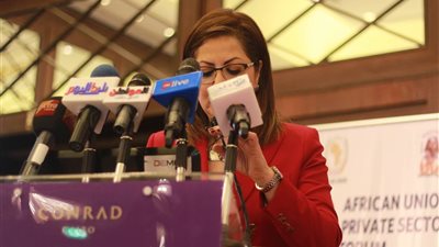 صور| وزيرة التخطيط تغادر افتتاح 