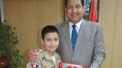 محافظ الغربية يستقبل طفل مصاب بالسرطان للاطمئنان على صحته