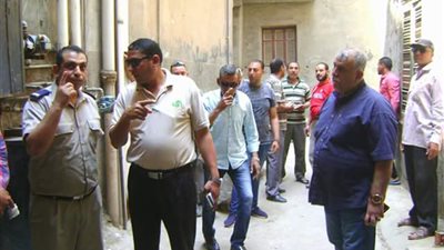 صور| حي غرب المنصورة يبدأ في إخلاء عقارين لإزالتهم