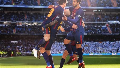 مجزرة في برشلونة برحيل 8 لاعبين