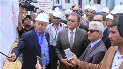 صور| وزير النقل يتابع أعمال إنشاء محطة الصب السائل بميناء الدخيلة بالإسكندرية
