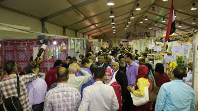 صور| محافظ السويس ومدير الامن  يفتتحان معرض أهلاً رمضان