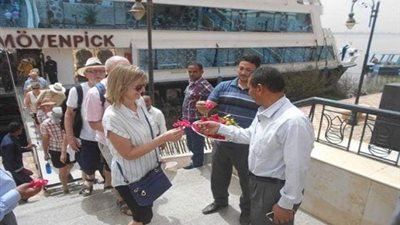 وصول فوج سياحى انجليزى الجنسية لعرابة ابيدوس فى سوهاج