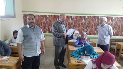 وكيل تعليم الغربية يتفقد لجان الشهادة الإعدادية بإدارة غرب طنطا