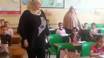 مديرة الإدارة التعليمية بالسنطة تتفقد سير اعمال الإمتحانات