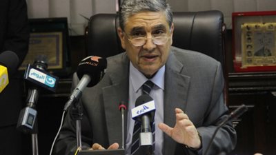 وزير الكهرباء يعد بزيادة منافذ بيع كروت شحن العدادات مسبوقة الدفع