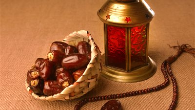 من الكنافة لتزيين الشوارع والفوانيس.. عادات رمضانية قديمة لم ينجح الزمن في طمسها