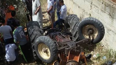مصرع مجند وطالب في حادث انقلاب جرار زراعي بسوهاج