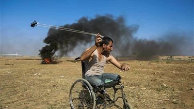 صور| اشتباكات أبناء غزة ضد قوى الإحتلال ردا على فعاليات نقل السفارة الأمريكية للقدس