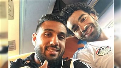 صورة| محمد صلاح يهنئ الشناوي بـ