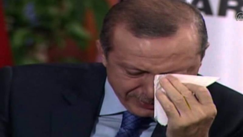 أردوغان يبكي 