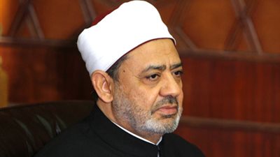 رئيس الوزراء يهنئ شيخ الأزهر بحلول شهر رمضان الكريم 
