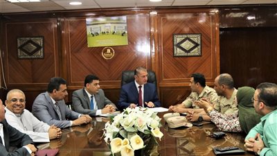 محافظ كفرالشيخ يستقبل مندوبي المنطقة الشمالية العسكرية لفتح 3 معارض للسلع الغذائية