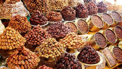 إقبال على شراء البلح قبل رمضان.. واستقرار الأسعار اليوم الأربعاء