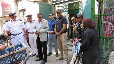 صور| مدير أمن الإسماعيلية يتابع توافر وجودة السلع الغذائية فى الأسواق