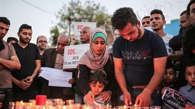 صور| وقفة إضاءة الشموع أمام مكتب منسق الأمم المتحدة بقطاع غزة