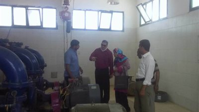 الدفع بسيارتين مياه عذبة للأماكن المتضررة من ضعف المياه بمدينة مغاغة