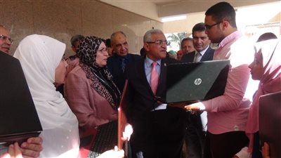 عروض مسرحية ومعارض بــ