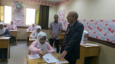 مدير التأمين الصحي يتابع امتحانات طلاب المعهد الفنى للتمريض ببني سويف