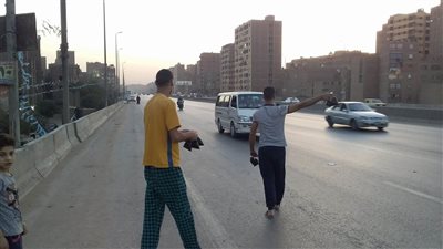 صور| العرق سوس يغلق الطريق الدائري في أول أيام شهر رمضان