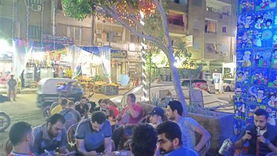 صور| المقاهي ترفع حالة الطوارئ.. والمصريون: روايح رمضان هلت علينا
