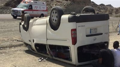 مصرع 3 أشخاص وإصابة 10 آخرين فى حادث انقلاب سيارة بطريق الكريمات   