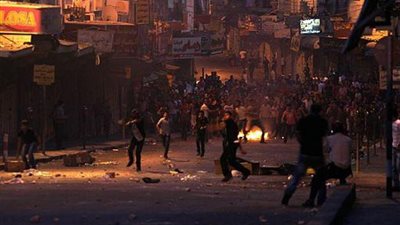 إسرائيل تطلق الغاز السام على مواطني القدس الشرقية وتنتهك حرمة الصلاة
