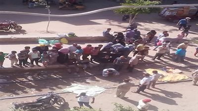 صور| مصرع مسن وطفل تحت عجلات القطار بمنشية الجبل الأصفر في الخانكة