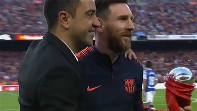 تشافي يمنح ميسي جائزة لاعب الشهر