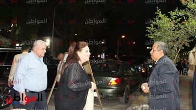 صور| دلال عبدالعزيز في عزاء شقيقة محمود أبو رجيلة