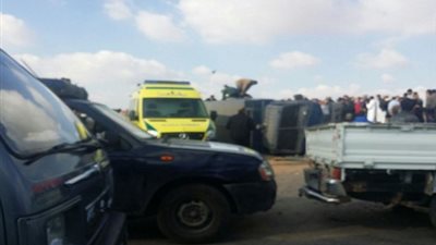 إصابة عميد شرطة إثر انقلاب سيارة شرطه بصحراوي المنيا 